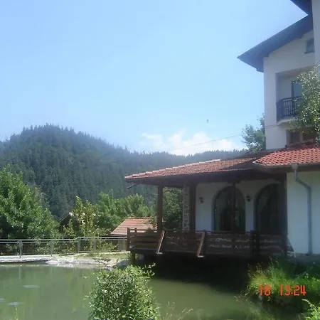 Family Smolena Hotell 3*